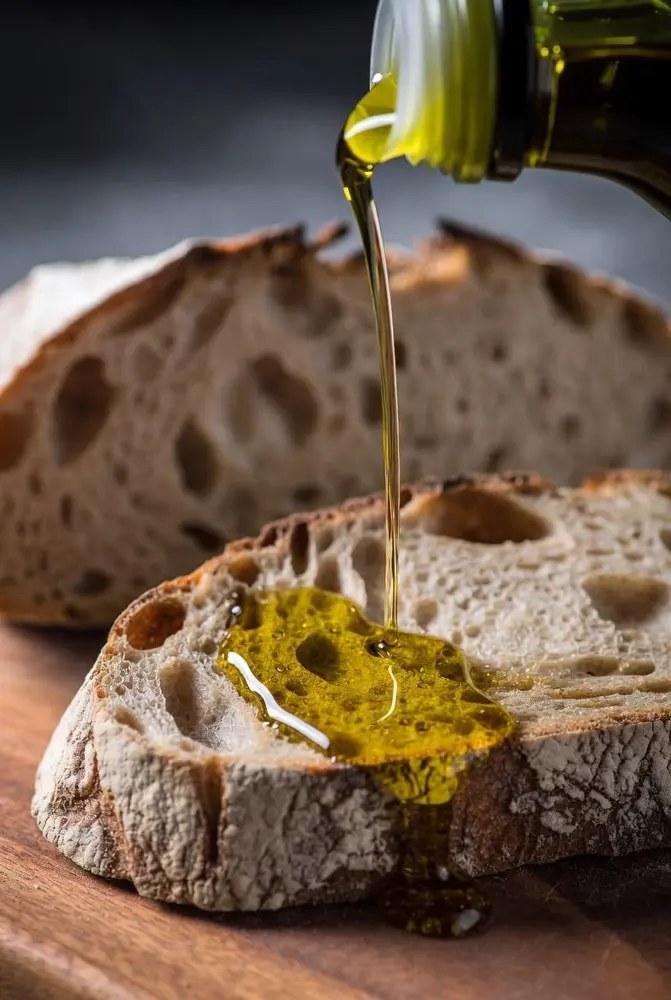 Aceite de oliva extra virgen sobre pan rústico